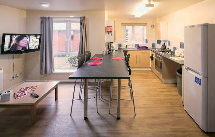 3 Bedroom Property To Rent In -Bed Flat, Brookside, Kedleston Street, &#;Derby, DE1