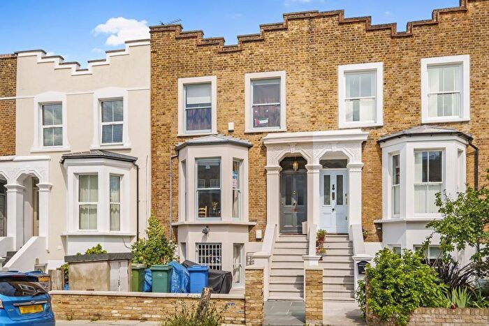 3 Bedroom Flat To Rent In Fenwick Road, London, SE15