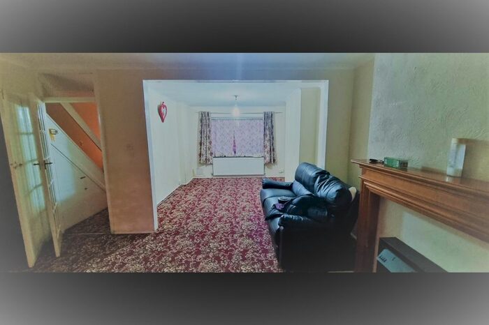 3 Bedroom Semi-Detached House To Rent In Goshawk Gardens, Hayes UB4