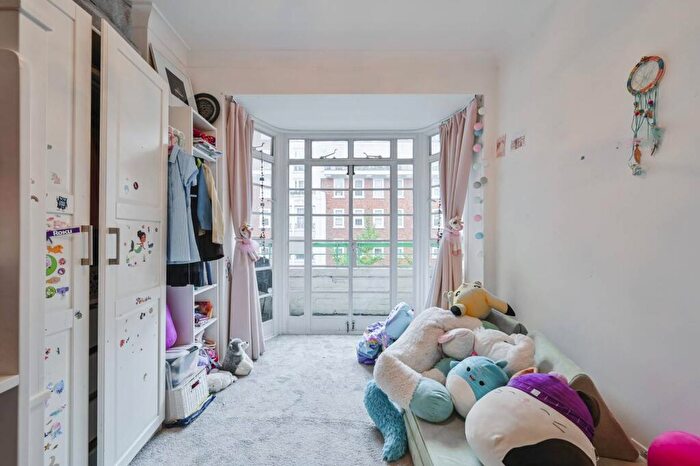 3 Bedroom Flat To Rent In Dorset House, Gloucester Place, Marylebone, London, NW1