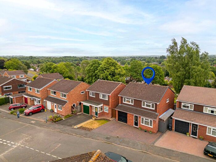 4 Bedroom Detached House For Sale In Eborall Close, Warwick, Warwickshire, CV34