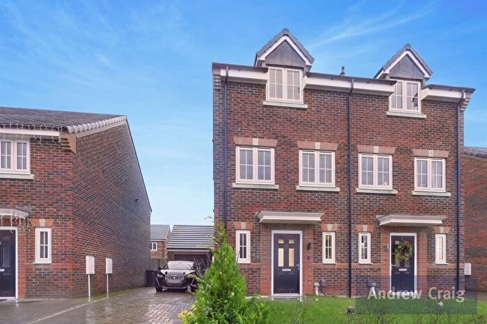 3 Bedroom Semi Detached House For Sale In Swift Grove, Hebburn, NE31