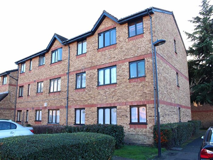 1 Bedroom Flat To Rent In Celadon Close, Enfield, Middlesex, EN3