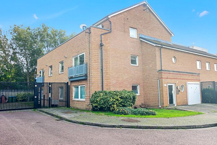 2 Bedroom Flat To Rent In Murray Close, West Thamesmead, SE28