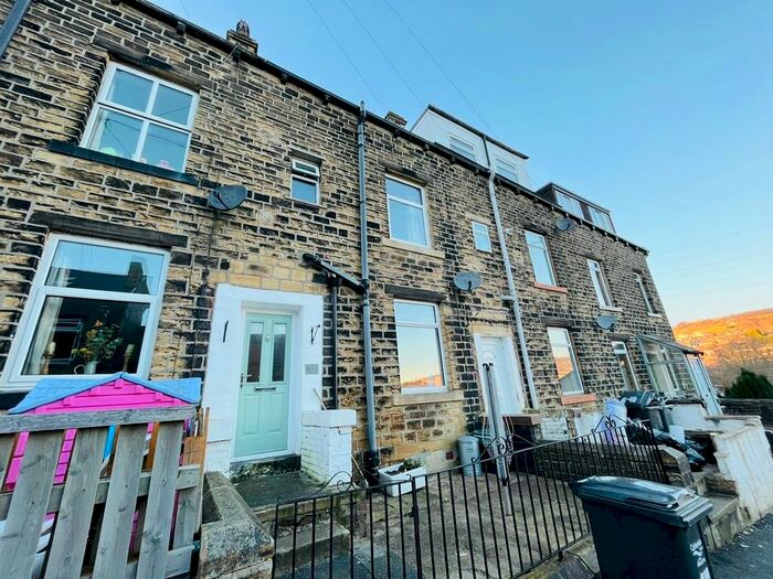 4 Bedroom Property To Rent In Egremont Street, Sowerby Bridge, HX6