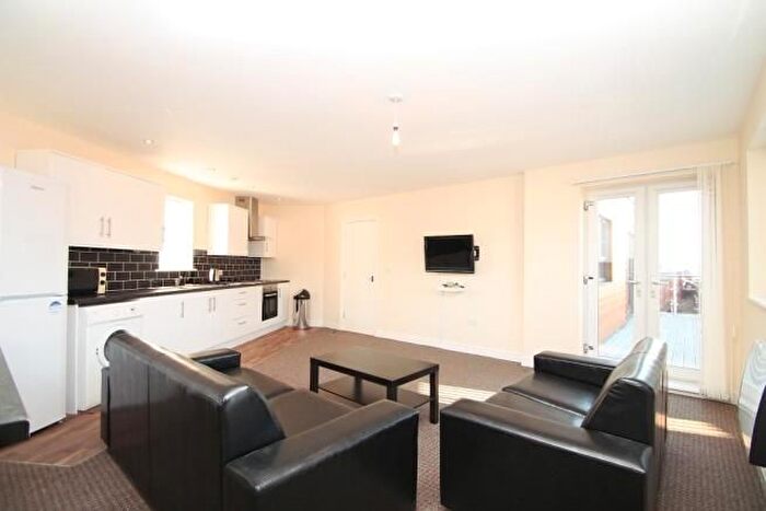 2 Bedroom Flat To Rent In Stamford Road, Manchester, M13