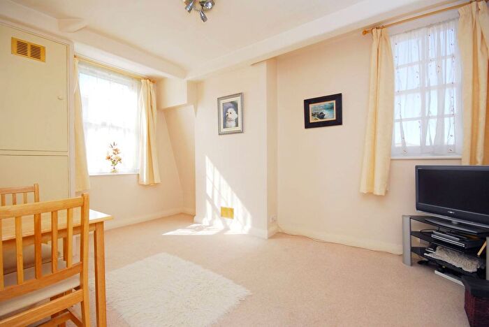1 Bedroom Flat To Rent In Norfolk House, Westminster, London, SW1P
