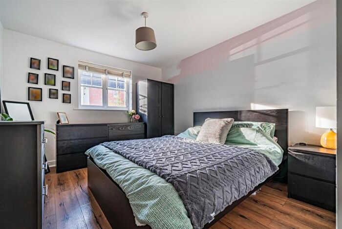 2 Bedroom Apartment For Sale In Stagshaw Close, Maidstone, ME15