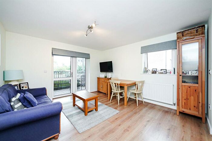 2 Bedroom Apartment To Rent In Shingly Place, The Ridgeway, Chingford, E4
