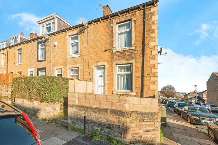4 Bedroom End Terrace House For Sale In Aberdeen Place, Bradford, BD7