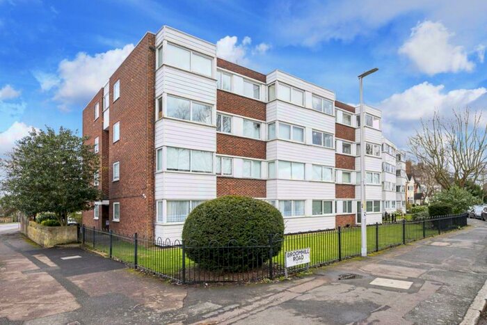 2 Bedroom Flat To Rent In Woodford Green, IG8