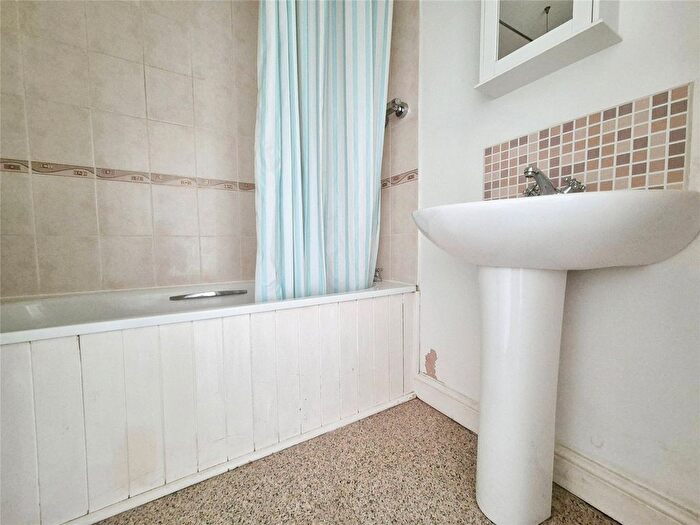 1 Bedroom Flat For Sale In Avenue Road, Ilfracombe, EX34