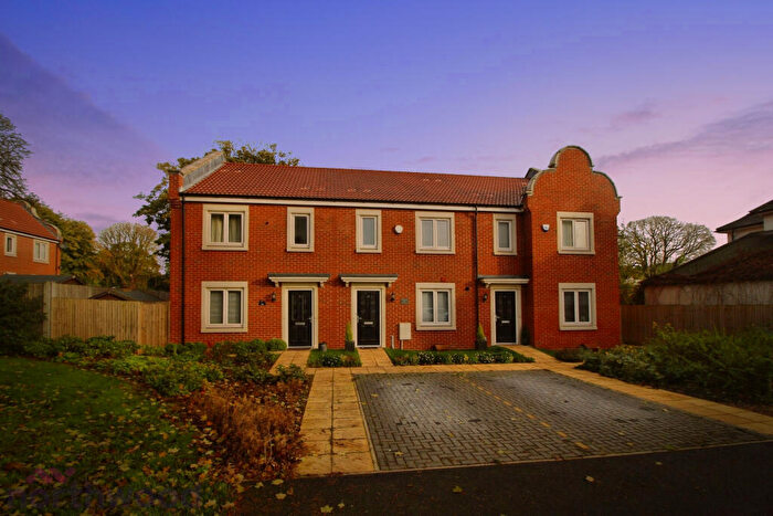 3 Bedroom End Of Terrace House For Sale In Coates Lane, High Wycombe, HP13