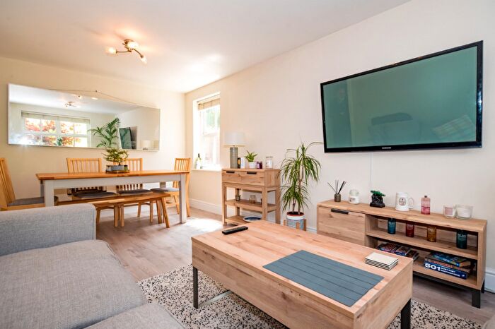 2 Bedroom Apartment To Rent In Ref: Gk - Union Street, Farnborough, GU14