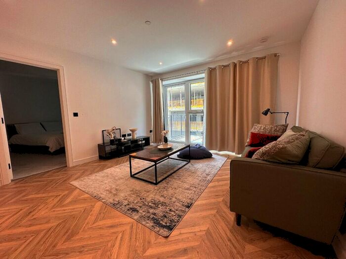 2 Bedroom Flat To Rent In Brook Street, Kingston Upon Thames, Surrey, KT1