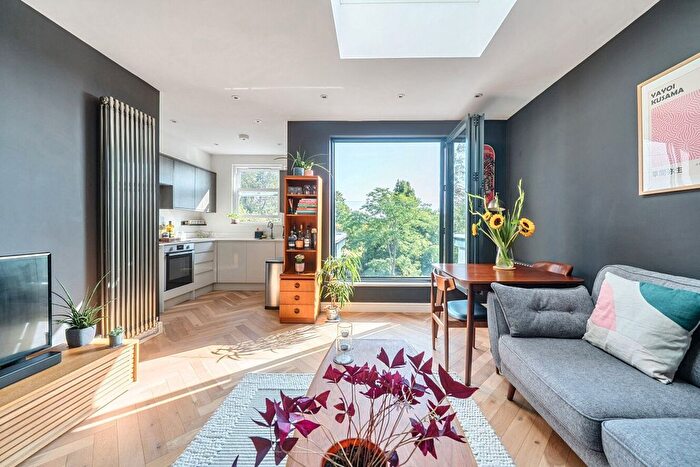 2 Bedroom Flat For Sale In Auckland Road, Crystal Palace, London, SE19