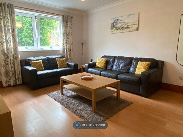 3 Bedroom Flat To Rent In Union Glen, Aberdeen, AB11