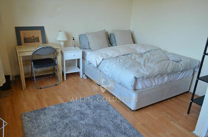 3 Bedroom Flat To Rent In College Place, NW1