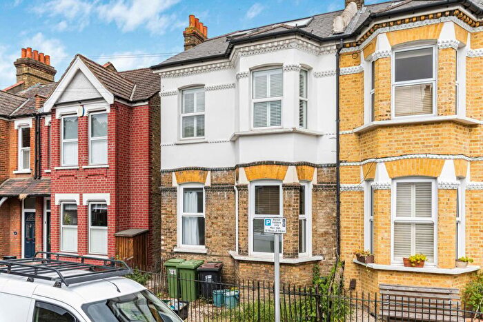 2 Bedroom Maisonette To Rent In Meadow Road, Bromley, BR2
