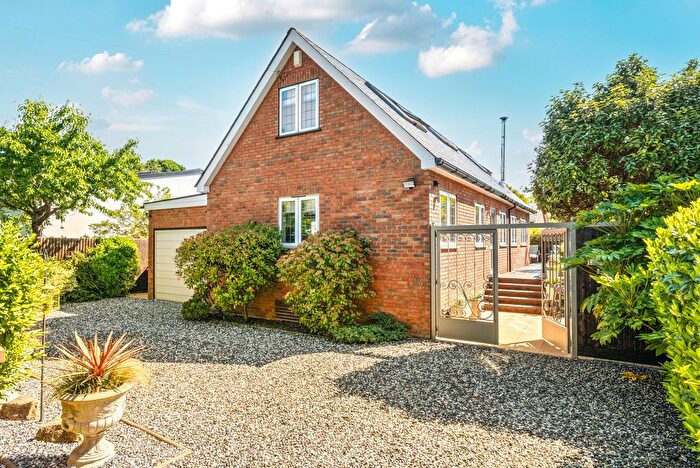 3 Bedroom Detached House For Sale In Park Road, Shepperton, TW17