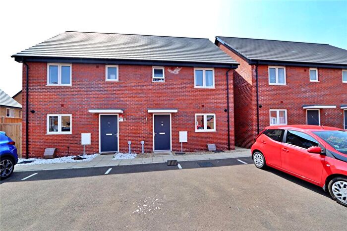 3 Bedroom Semi Detached House For Sale In Clavell Close, Tattenhoe Park, MK4