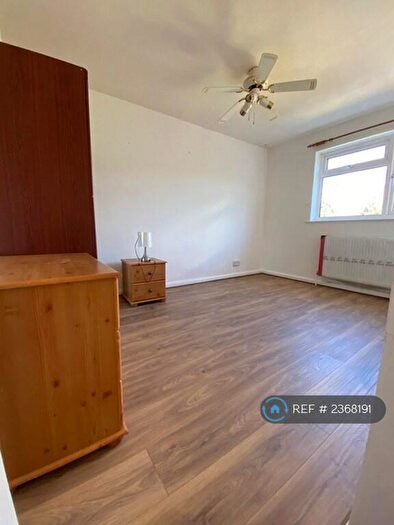 4 Bedroom Terraced House To Rent In Weekes Drive, Slough, SL1