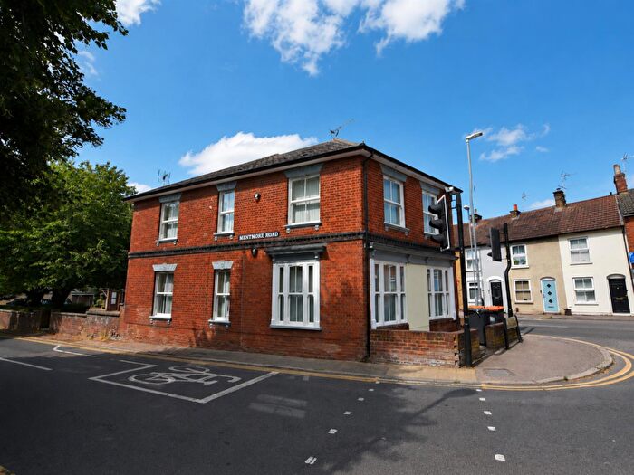 2 Bedroom Maisonette For Sale In Wing Road, Leighton Buzzard, LU7