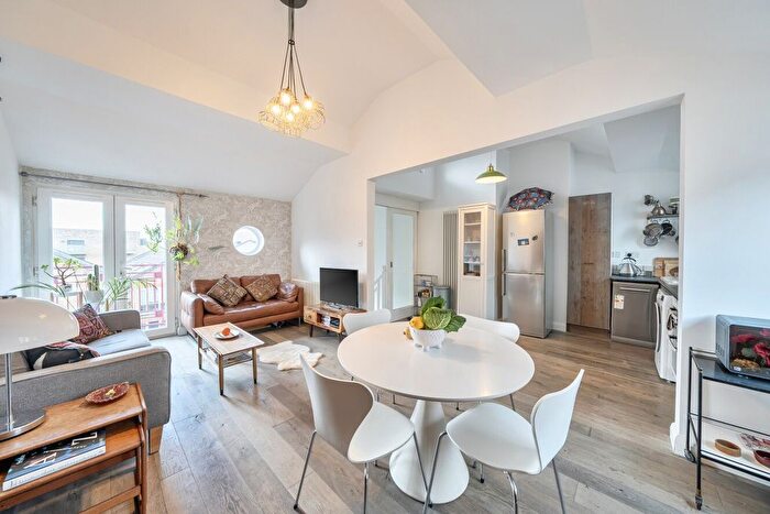 2 Bedroom Flat For Sale In Hopewell Street, Camberwell, London, SE5