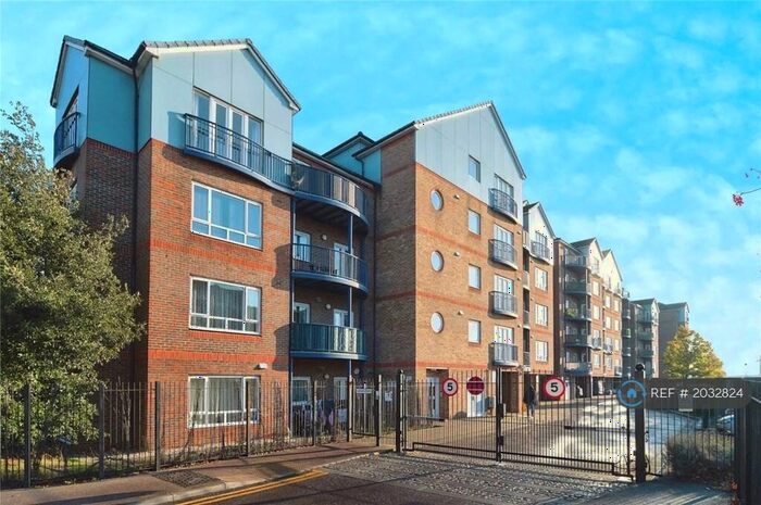 2 Bedroom Flat To Rent In Argent Street, Grays, RM17