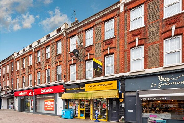 3 Bedroom Flat To Rent In High Road, London, N2