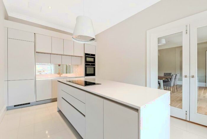 3 Bedroom Flat To Rent In Melville Street, City Centre, Edinburgh, EH3