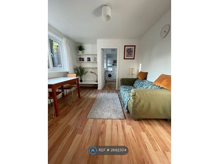 2 Bedroom Flat To Rent In Northen Grove, Manchester, M20