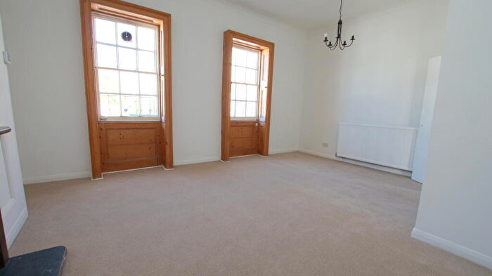 2 Bedroom Apartment To Rent In Lansdown Crescent, GL50