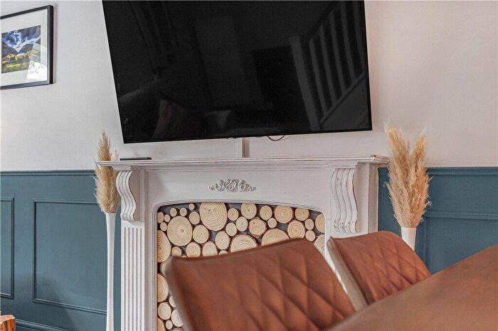2 Bedroom Terraced House For Sale In Oakfield, Woking, Surrey, GU21