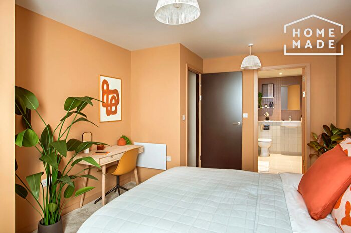 3 Bedroom Flat To Rent In The Goodsyard, B18