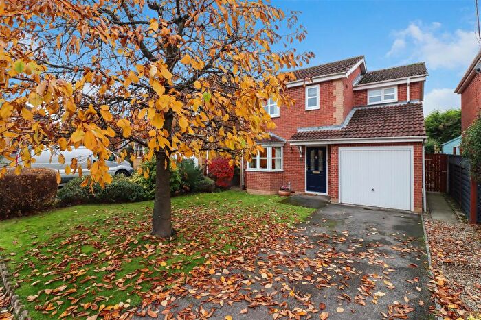 3 Bedroom House For Sale In Ladywood Drive, Chesterfield, S41