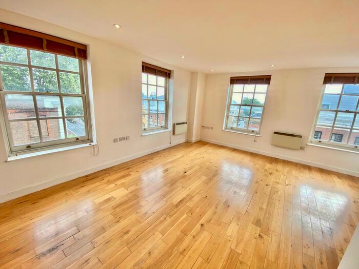 2 Bedroom Flat To Rent In Stoke Newington High Street, N16