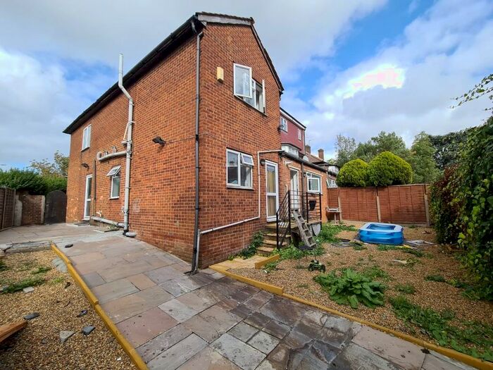 Studio To Rent In Quantock Gardens, Cricklewood, London, NW2