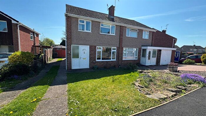 3 Bedroom Semi-Detached House For Sale In Russet Close, Worcester, WR2