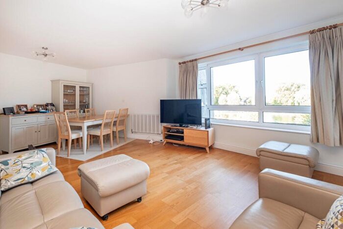 3 Bedroom Apartment To Rent In The Albany Kingston, KT2