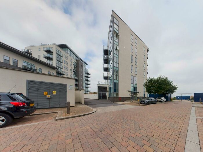 2 Bedroom Flat To Rent In Wainwright Avenue, Greenhithe, Kent, DA9