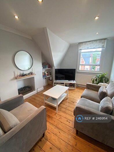 2 Bedroom Flat To Rent In Romola Road, London, SE24