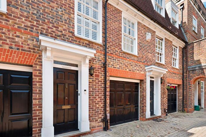 3 Bedroom Property For Sale In Caxton Mews, Brentford, TW8