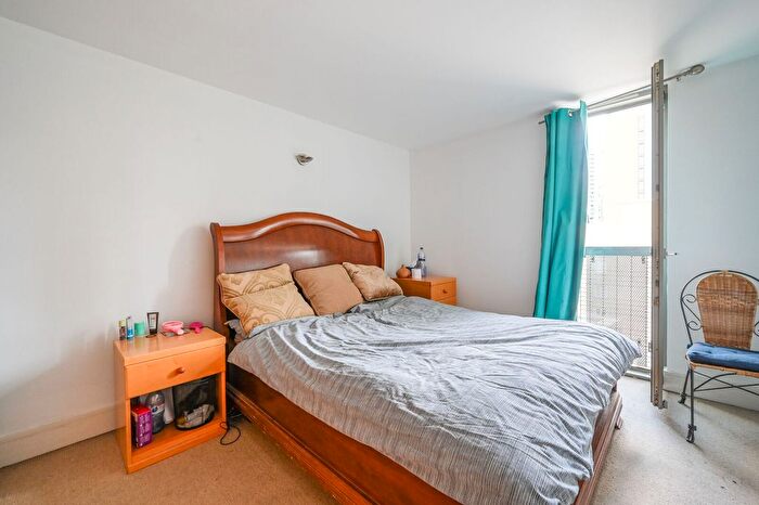 1 Bedroom Flat To Rent In Plumbers Row, Aldgate, London, E1