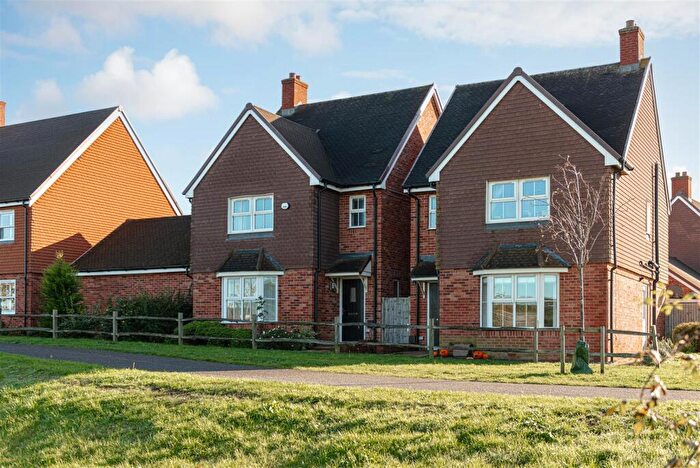 3 Bedroom Detached House To Rent In Westvale Road, Horley, RH6