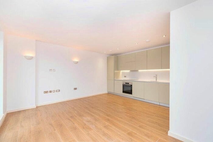 2 Bedroom Flat To Rent In West Green Road, London, N15