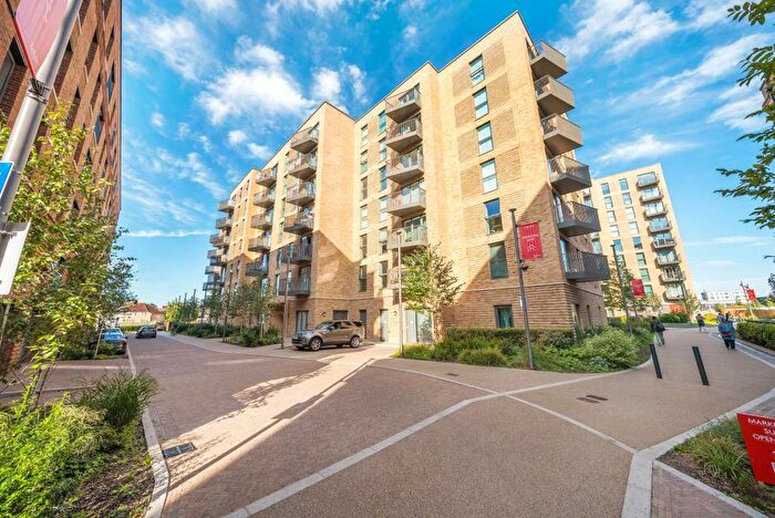 2 Bedroom Apartment To Rent In Slough, Berkshire, SL1