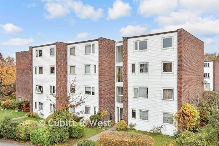 4 Bedroom Apartment For Sale In Woodcote Road, Wallington, Surrey, SM6