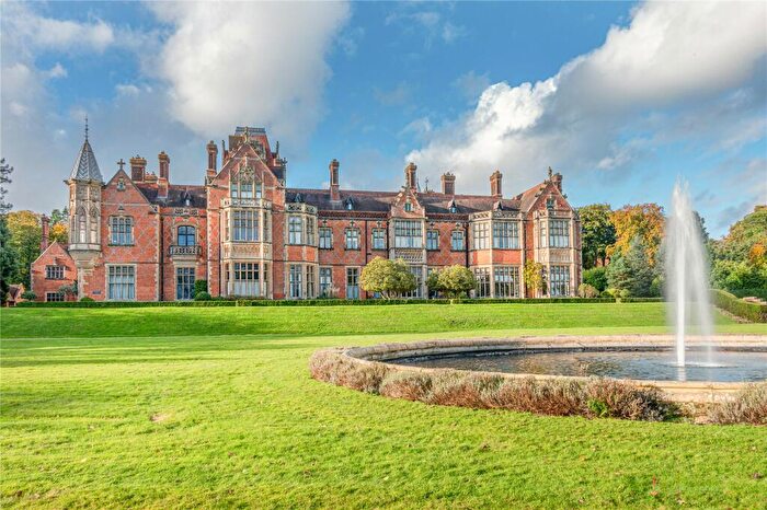 3 Bedroom Apartment For Sale In Kingwood, Henley-on-Thames, Oxfordshire, RG9