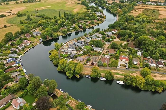 4 Bedroom Bungalow For Sale In Towpath, Shepperton, Surrey, TW17